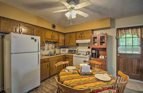 Hinton Casa | Quaint Hinton Hideaway - Hunt & Fish Nearby!