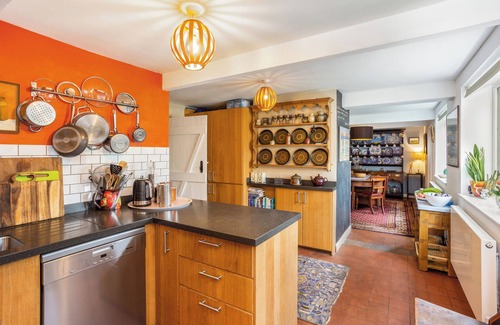 Wraysbury Cabaña | Quaint, Historic 400-Year-Old Tudor Cottage Near Windsor