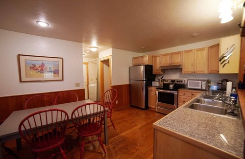 Victor Casa | Quaint Historic Log Cabin near Victor, Between Grand Targhee and Jackson