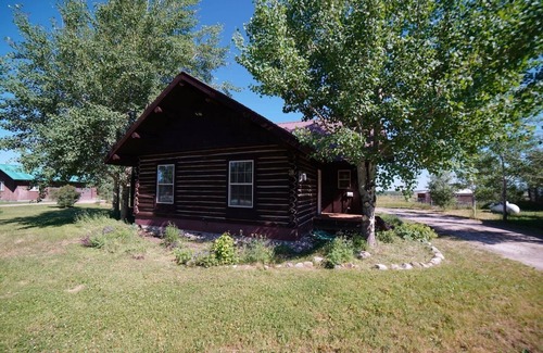Victor Casa | Quaint Historic Log Cabin near Victor, Between Grand Targhee and Jackson