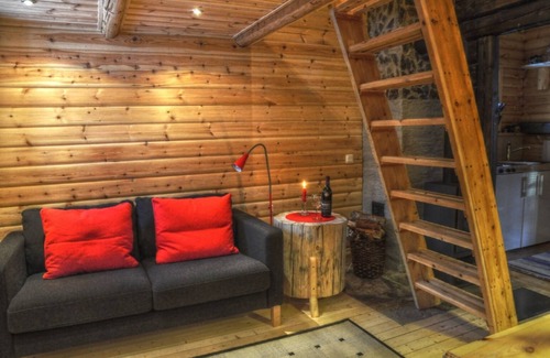 Sorsele Casa | Pintoresca casa de vacaciones en los bosques de Laponia junto al río