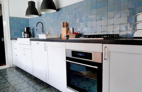 Lamswaarde Casa | Quaint holiday home in Lamswaarde with garden