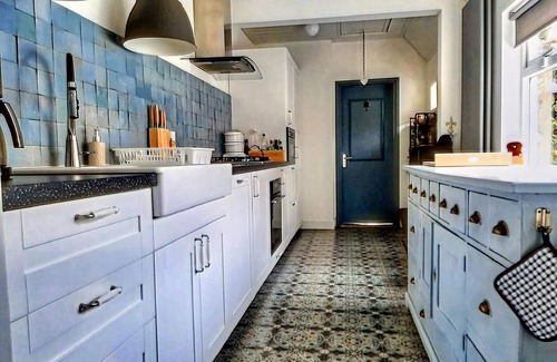 Lamswaarde Casa | Quaint holiday home in Lamswaarde with garden