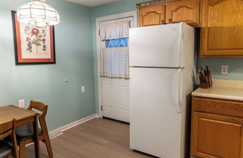 Summerlee Casa | Quaint home in Oak Hill, Conveniently Located.