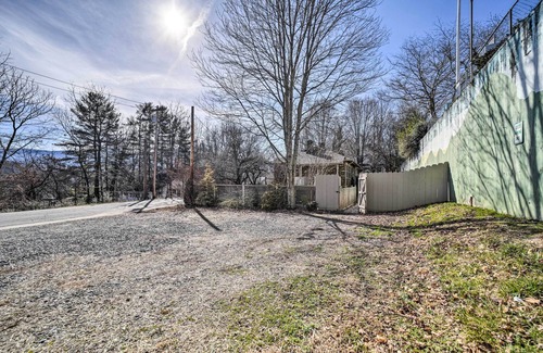 Waynesville Cabaña | Quaint Home w/ Porch in Downtown Waynesville!