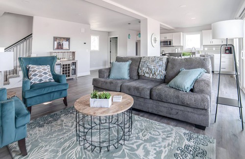 Atchison Casa | Quaint house on the bluffs overlooking the scenic Missouri River.