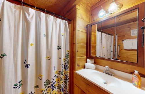 Gilbert Casa | Quaint house with loft, furnished wraparound balcony, central AC, & fast WiFi
