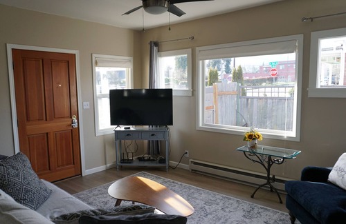 Port Angeles Cabaña | Quaint In-town Cottage 5 minutes to downtown