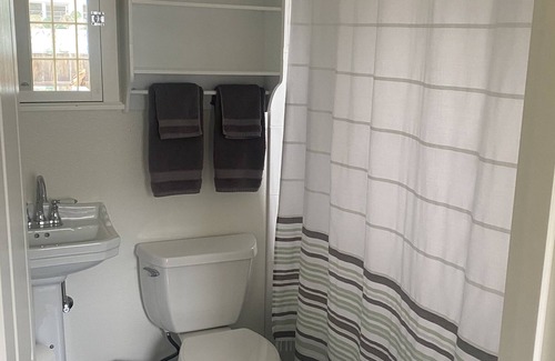 Port Angeles Cabaña | Quaint In-town Cottage 5 minutes to downtown