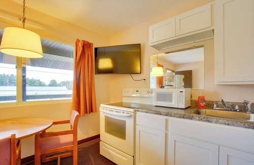 Lake City Apartamento | Quaint Lake City Studio: Walk to Engelwood Beach!