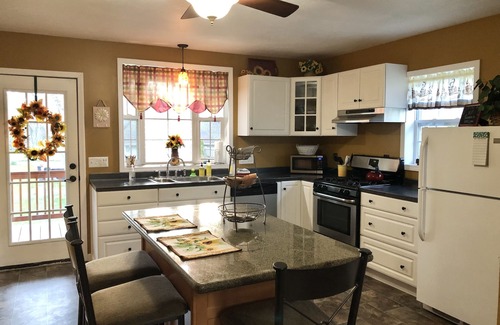 Dunkirk Casa | Quaint Lake Erie Vacation Cottage