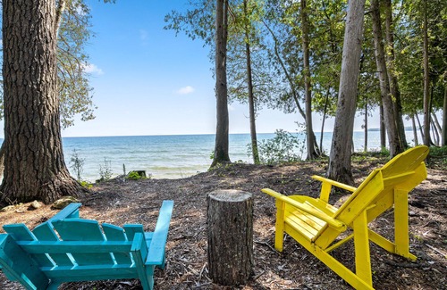 Sturgeon Bay Cabaña | Quaint lakefront cottage by Cave Point-Whitefish Dunes State Park-Door County