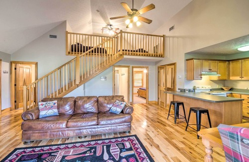 Hadley Cabina | Quaint 'Lakeside' Cabin w/ Pond & Fire Pit!