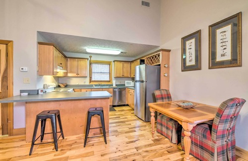 Hadley Cabina | Quaint 'Lakeside' Cabin w/ Pond & Fire Pit!