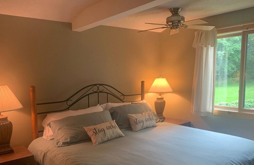 Deerwood Cabina | Quaint Lakeside retreat on Bay Lake