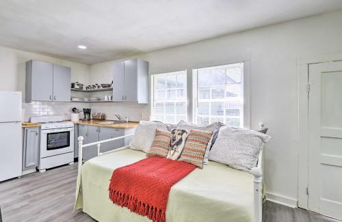 Leeds Apartamento | Quaint Leeds Studio with Yard about 18 Mi to Birmingham!