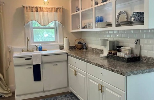 Oakland Casa | Quaint Little Cottage