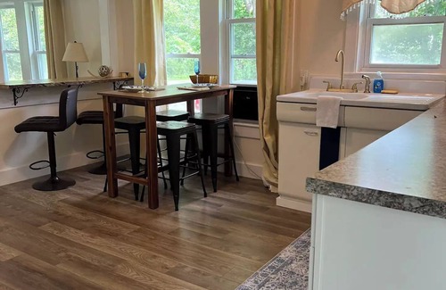 Oakland Casa | Quaint Little Cottage