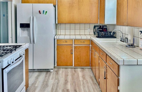 Ventura Casa | Quaint Mid-Century Cottage by the Coast