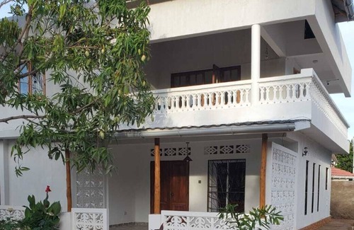 Galu Cabaña | Quaint Modern Cottage - 10 Minutes Walk From the Beach