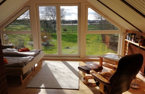 Gunneby Casa | Quaint, modern log cabin with barrel sauna, panoramic windows, Schlei view.