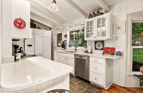 Waynesville Casa | QUAINT MOUNTAIN COTTAGE-BREATH TAKING VISTAS-1. ¡5 MILLAS AL CENTRO WAYNESVILLE!
