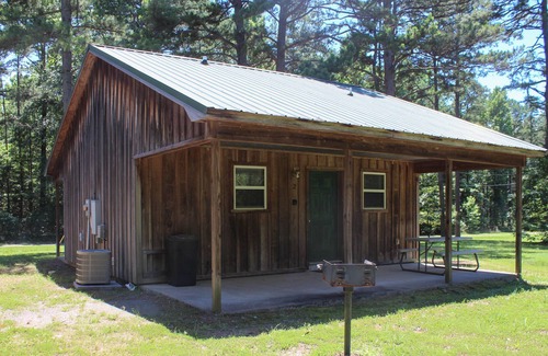 Eden Isle Cabina | Quaint One Bedroom Cabin Near Heber Springs Marina