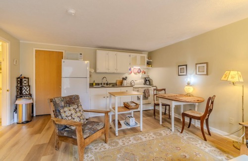Suttons Bay Casa | Quaint One Bedroom Perfect for 2