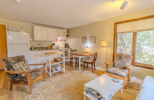 Suttons Bay Casa | Quaint One Bedroom Perfect for 2