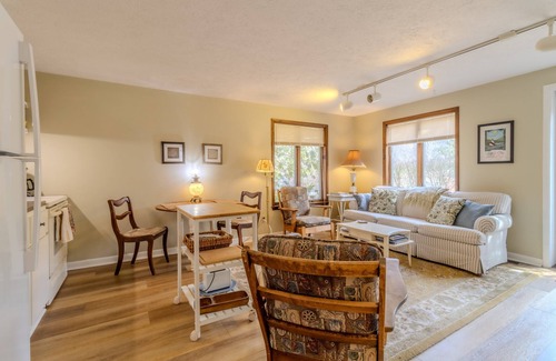 Suttons Bay Casa | Quaint One Bedroom Perfect for 2