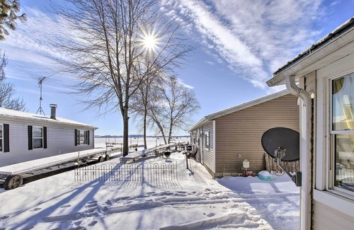 Shawano Cabina | Quaint & Pet-Friendly Cabin on Shawano Lake!