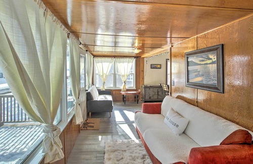 Shawano Cabina | Quaint & Pet-Friendly Cabin on Shawano Lake!