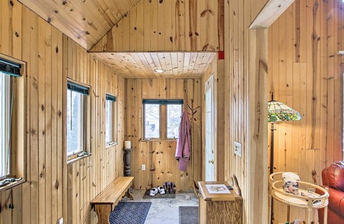 Plymouth Cabina | Quaint Plymouth Cabin - 1 Mi to Road America!