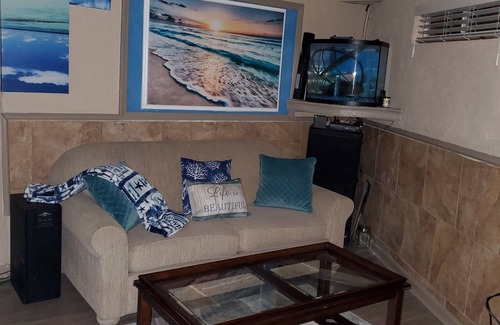 Jacksonville Casa | Quaint privacy & Relaxation