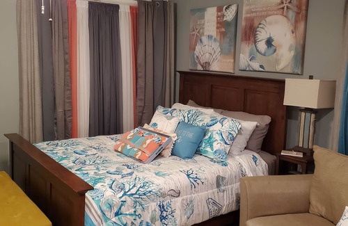 Jacksonville Casa | Quaint privacy & Relaxation