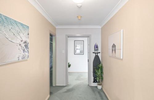 Pymble Casa | Quaint Queen Room in Pymble - Private Spot - Shared Bathroom
