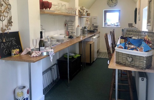 West Runton Apartamento | Quaint & Quirky 2 Bedroom Garden Annex, 10 minute walk to beach and Sheringham.