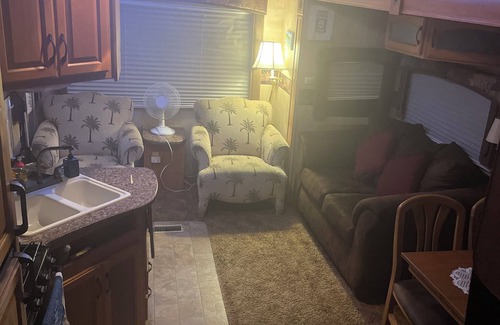 New Port Richey Casa | Quaint remote tiny home steps from Downtown New Port Richey!