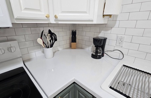 Raymond Casa | Quaint Rennovated 2-Bedroom close to the solar farms and Honda