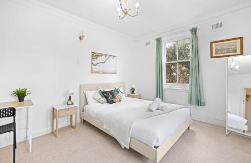 Maroubra South Casa | Quaint Retreat - 6BR - Free Parking - Centrally Located
