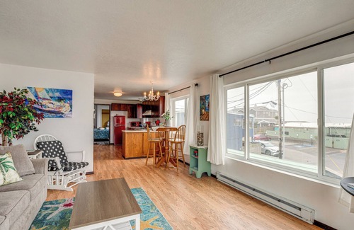 Rockaway Beach Apartamento | Quaint Rockaway Beach Gem: Walk to Shore!