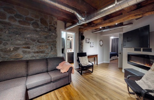 Cannifton Casa | Quaint Rural Property Nestled in historic Halloway Heights