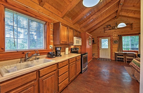 Bear Creek Apartamento | Acogedora cabina Seward Studio con parrilla en Salmon Creek.