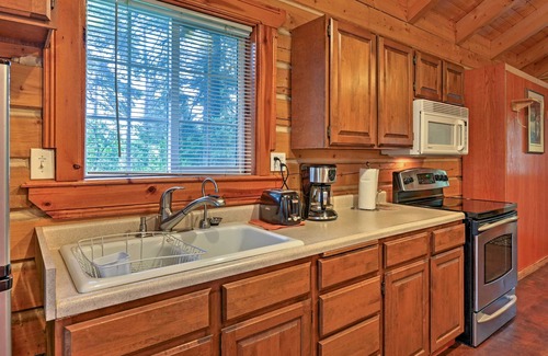 Bear Creek Apartamento | Acogedora cabina Seward Studio con parrilla en Salmon Creek.