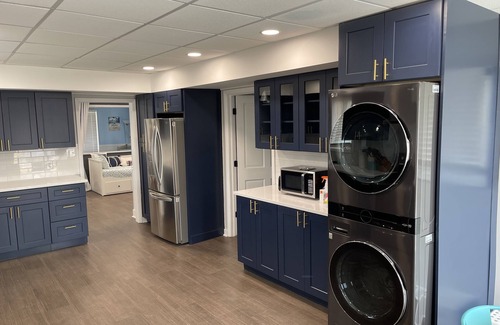 Williams Bay Casa | Quaint Sleep 8 In Downtown Walk to Lake Pets OK