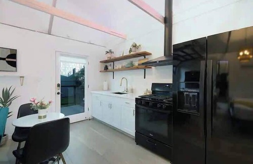 Little Italy Casa | Quaint Studio for 2 in the Heart of Little Italy!