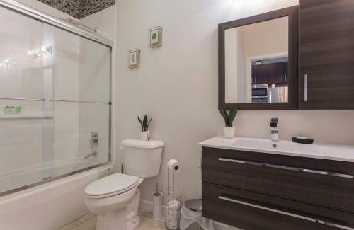 Northwest Philadelphia Apartamento | Quaint Studio w/Pool Table/Patio by Italian Market