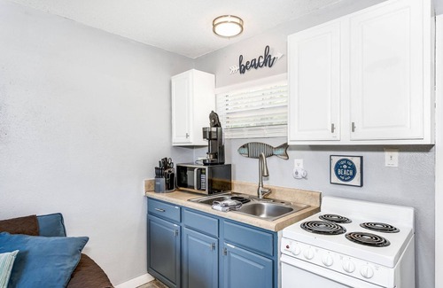 Ono Island Cabaña | Quaint Tiny Home by the Bay - Boat Launch 1 Street Over