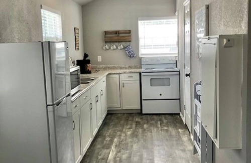 Canyon Lake Cabaña | Quaint Tiny Home Near Canyon Lake