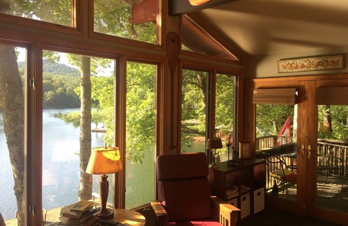 Mountain Rest Cabina | Quaint two bedroom cabin just a few steps away from and on Mountain Rest Lake.